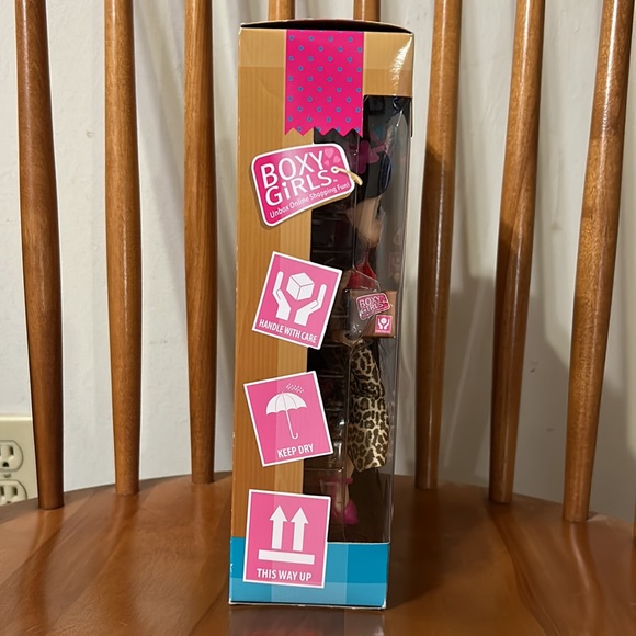 Boxy Girls Doll Hannah. Season 2 Fashion Doll with 5 Online packages to unbox. - Picture 4 of 5